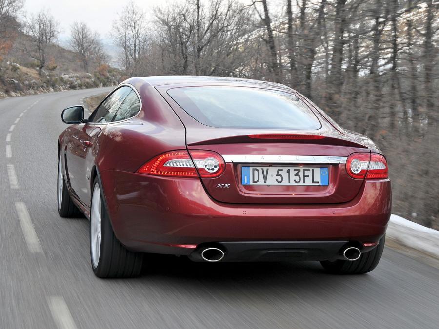  Jaguar XK Coupe 2009 года  (фото 4 из 15)